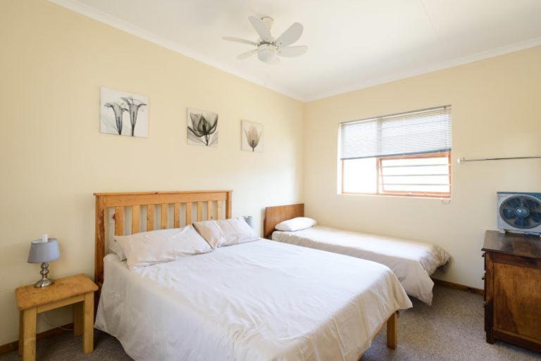 Albatross Beach Guest House Jeffreys Bay Exteriör bild